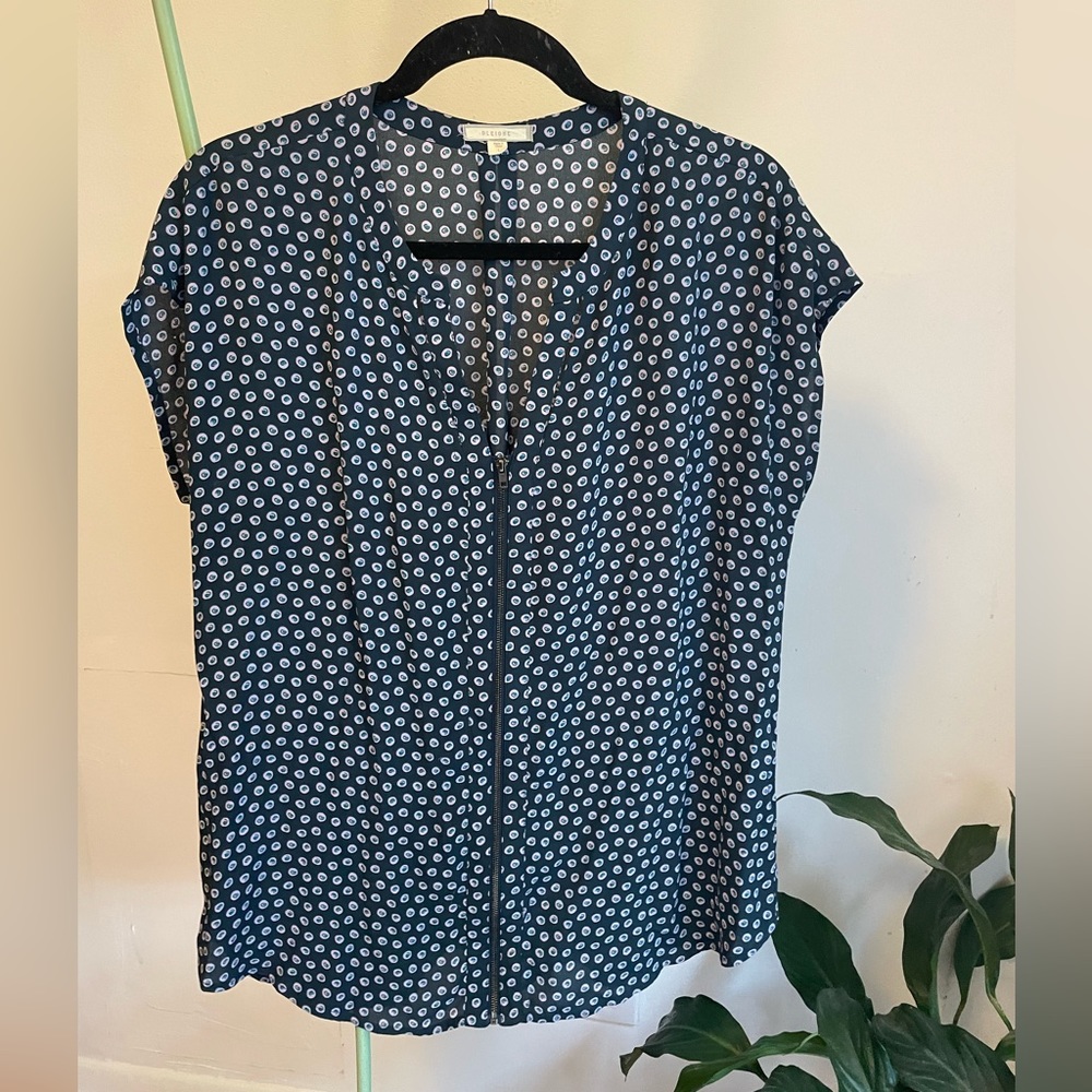 Summer blouse. Size L. Zipper detail.